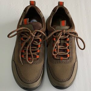 Earth Men's Brown and Orange Lace-Up Sneakers. Size:8.5, Pre-owned great Cond.